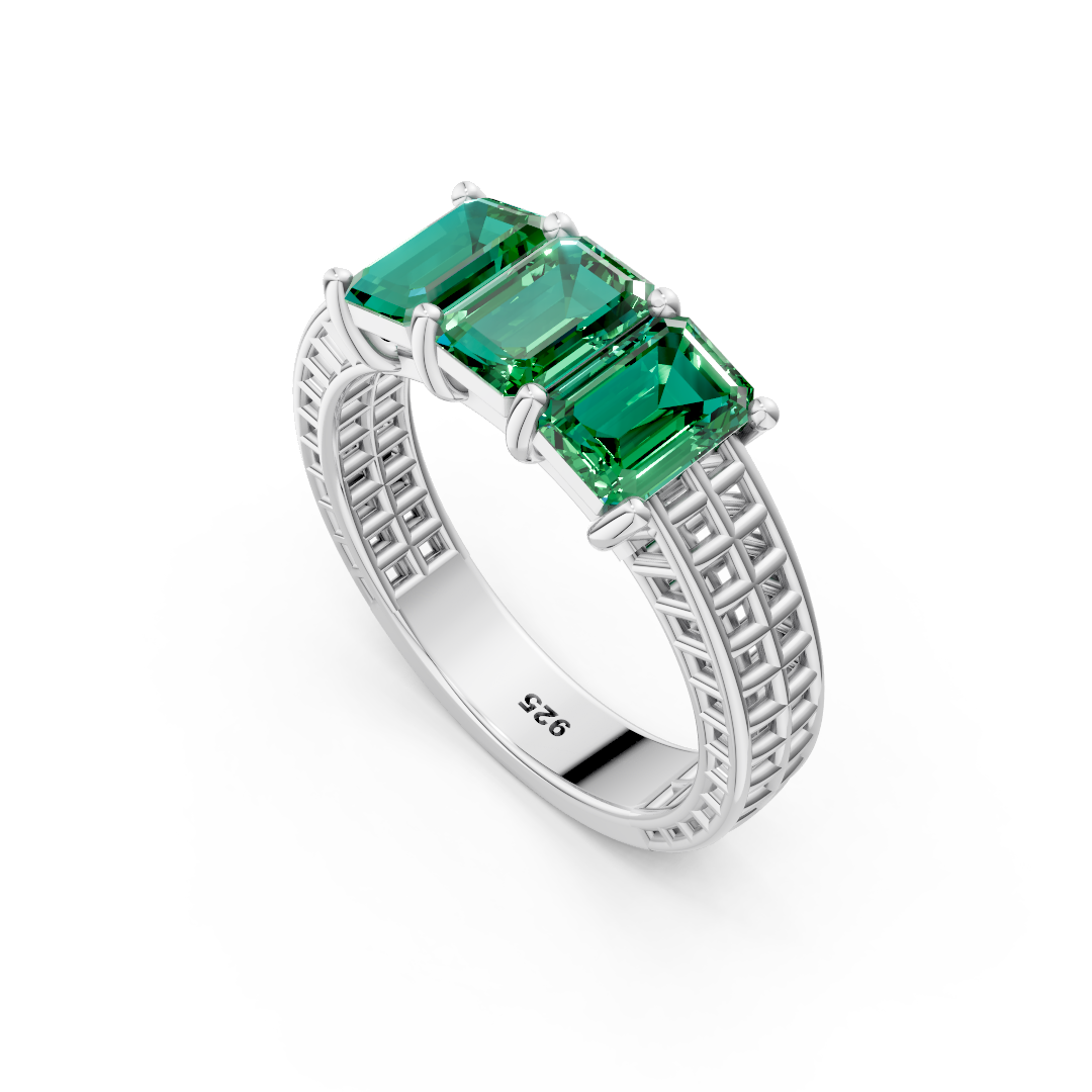 925 Sterling Silver Ring With Emerald Gemstone